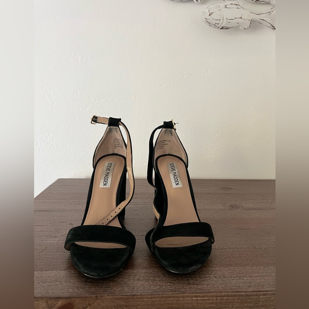 Size 6.5 black velvet Steve Madden heels